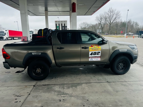 TOYOTA Hilux