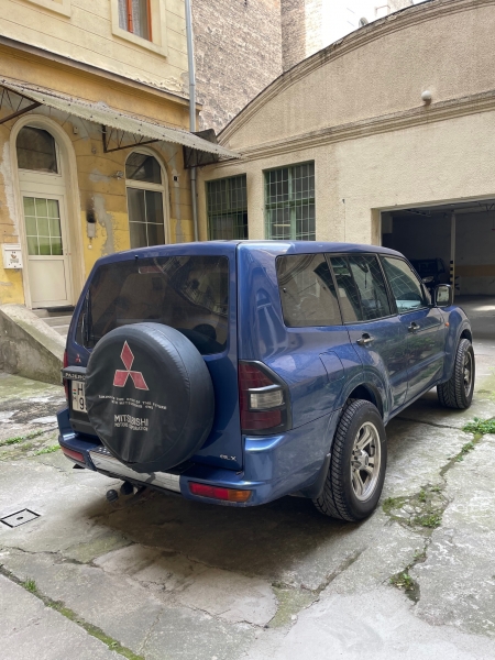 MITSUBISHI Pajero 