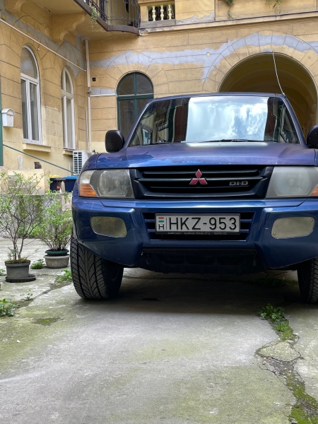 MITSUBISHI Pajero 