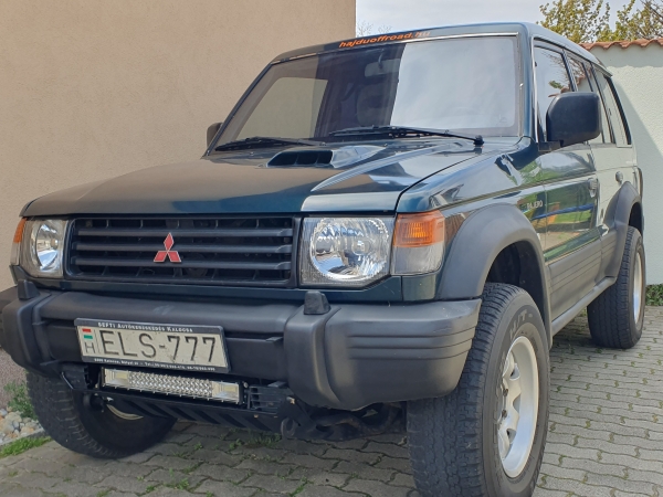 MITSUBISHI Pajero