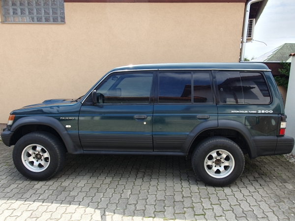 MITSUBISHI Pajero