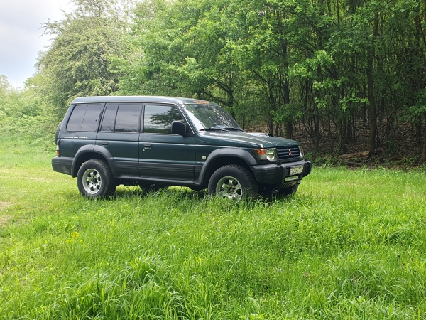 MITSUBISHI Pajero