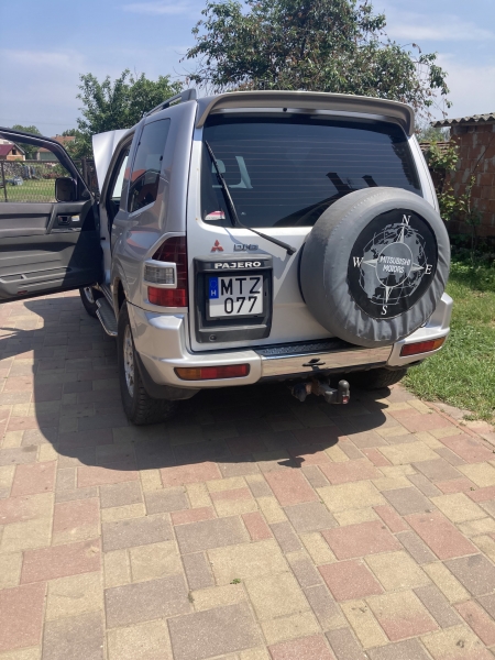 MITSUBISHI Pajero V60