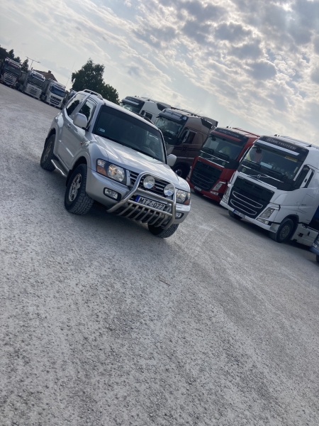 MITSUBISHI Pajero V60