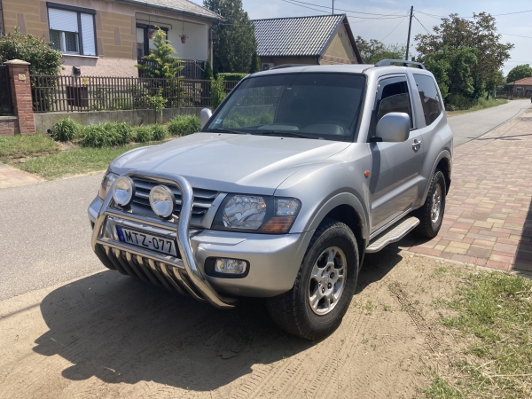 MITSUBISHI Pajero V60