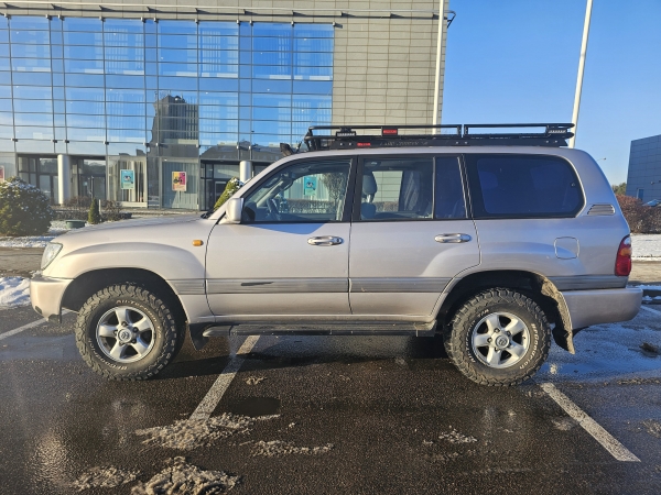 TOYOTA Land Cruiser 100