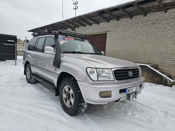 TOYOTA Land Cruiser 100