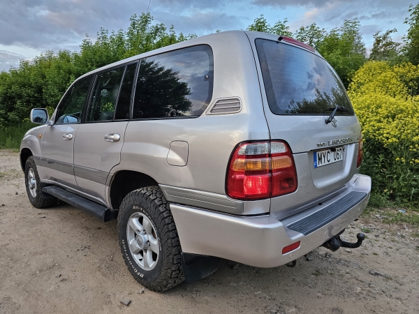 TOYOTA Land Cruiser 100