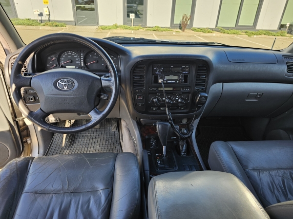 TOYOTA Land Cruiser 100