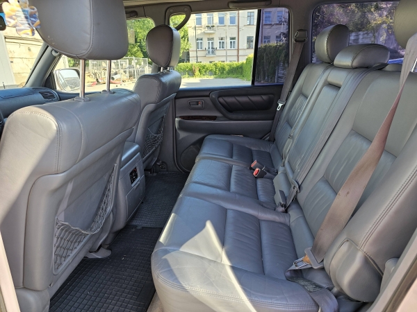 TOYOTA Land Cruiser 100