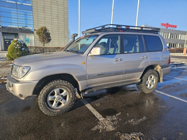 TOYOTA Land Cruiser 100