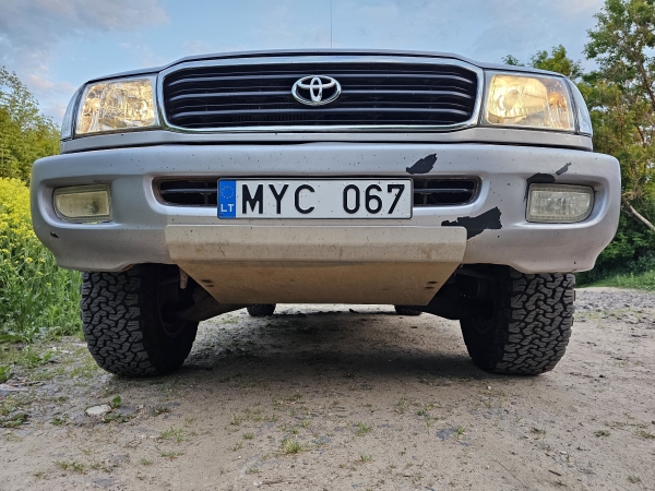 TOYOTA Land Cruiser 100