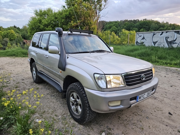 TOYOTA Land Cruiser 100