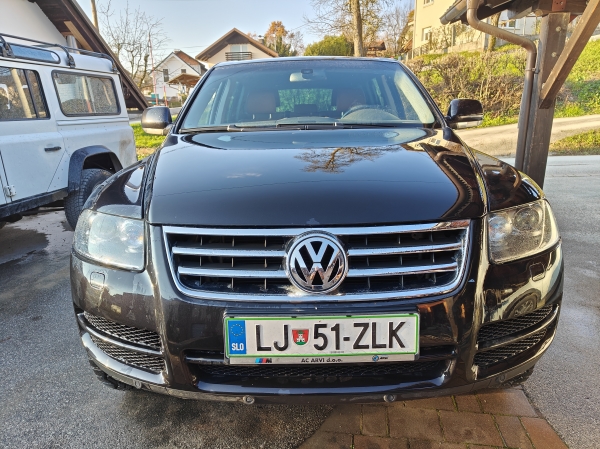 VOLKSWAGEN Touareg