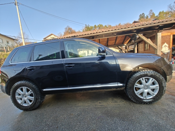 VOLKSWAGEN Touareg