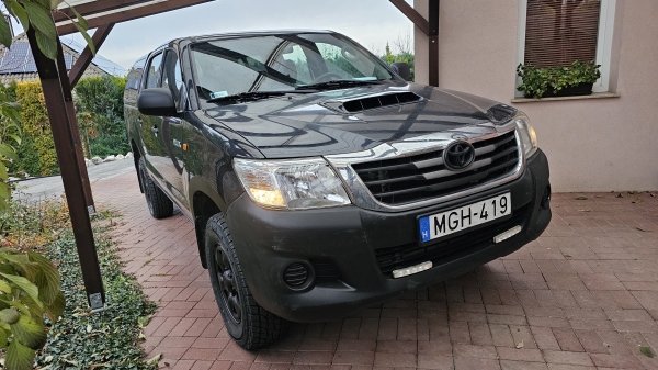 TOYOTA  Hilux
