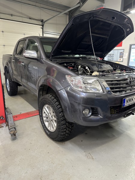 TOYOTA Hilux