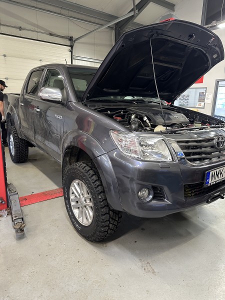 TOYOTA Hilux