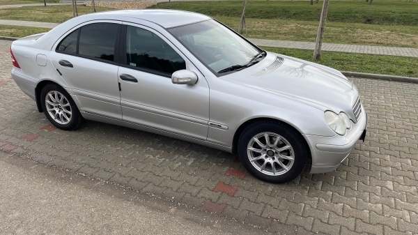 MERCEDES  C180