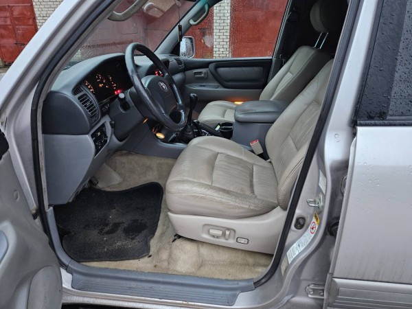 TOYOTA Land Cruiser 100 