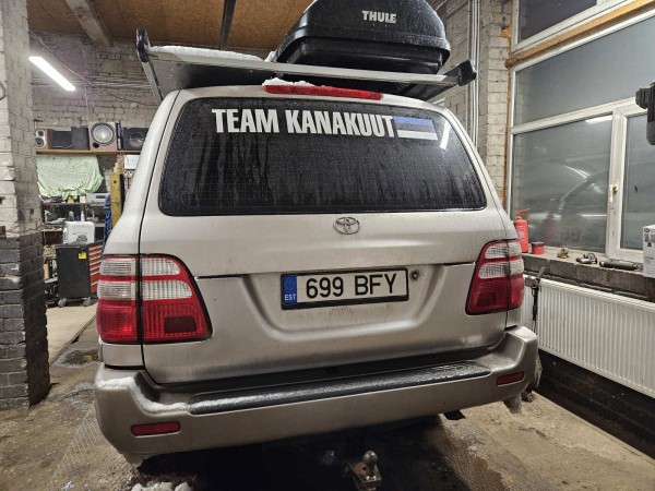 TOYOTA Land Cruiser 100 
