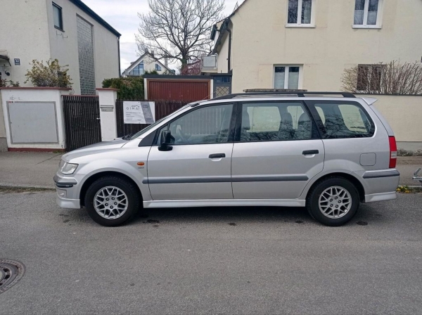 MITSUBISHI Space Wagon