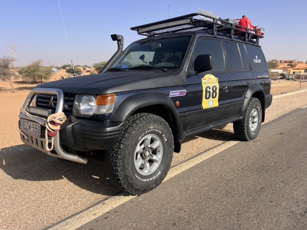MITSUBISHI Pajero